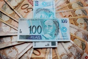 Brasil: Previsão de salário mínimo para 2018 cai para R$ 969