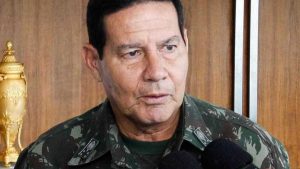 General faz ameaça e não descarta “intervenção militar” no Brasil