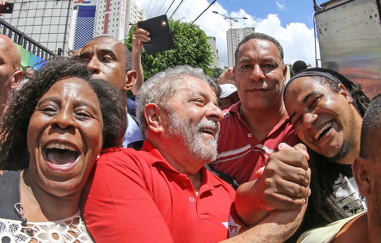 Para intelectuais, exclusão de Lula em 2018 comprometeria eleição
