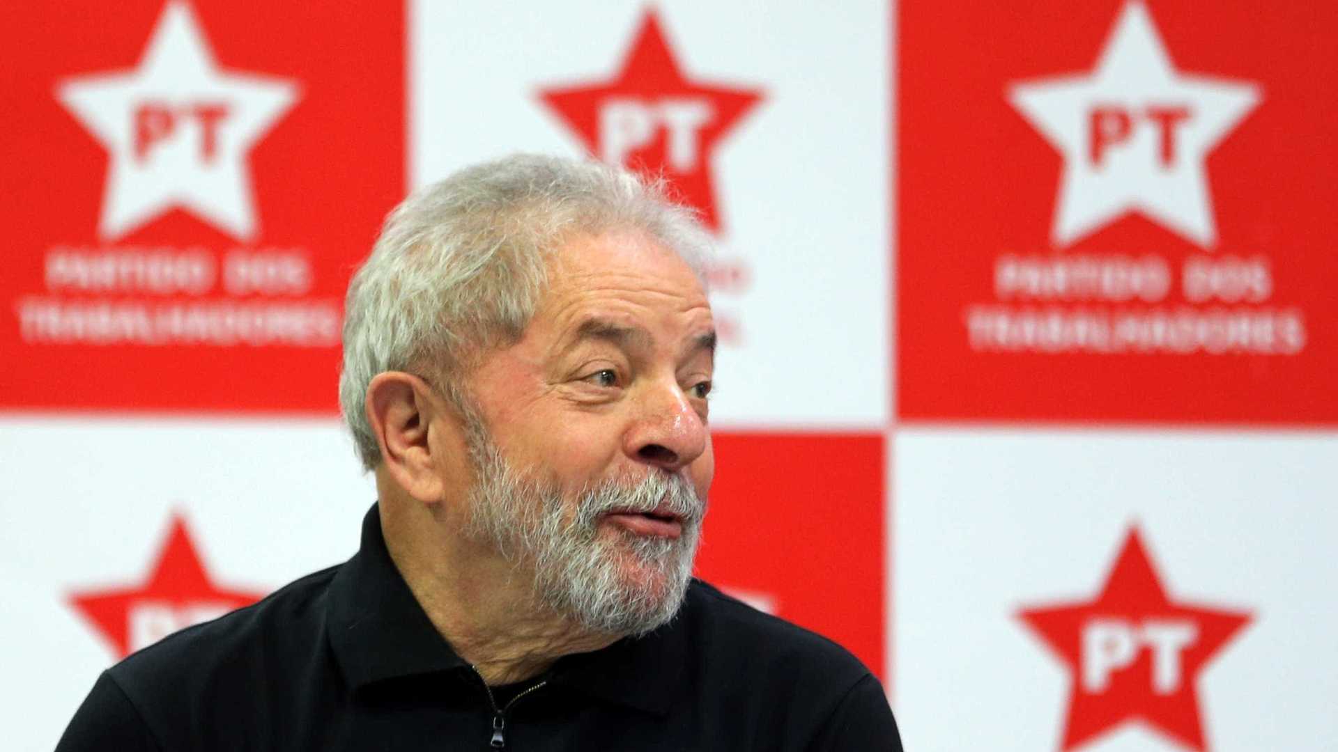 Até preso Lula será candidato, diz cientista político