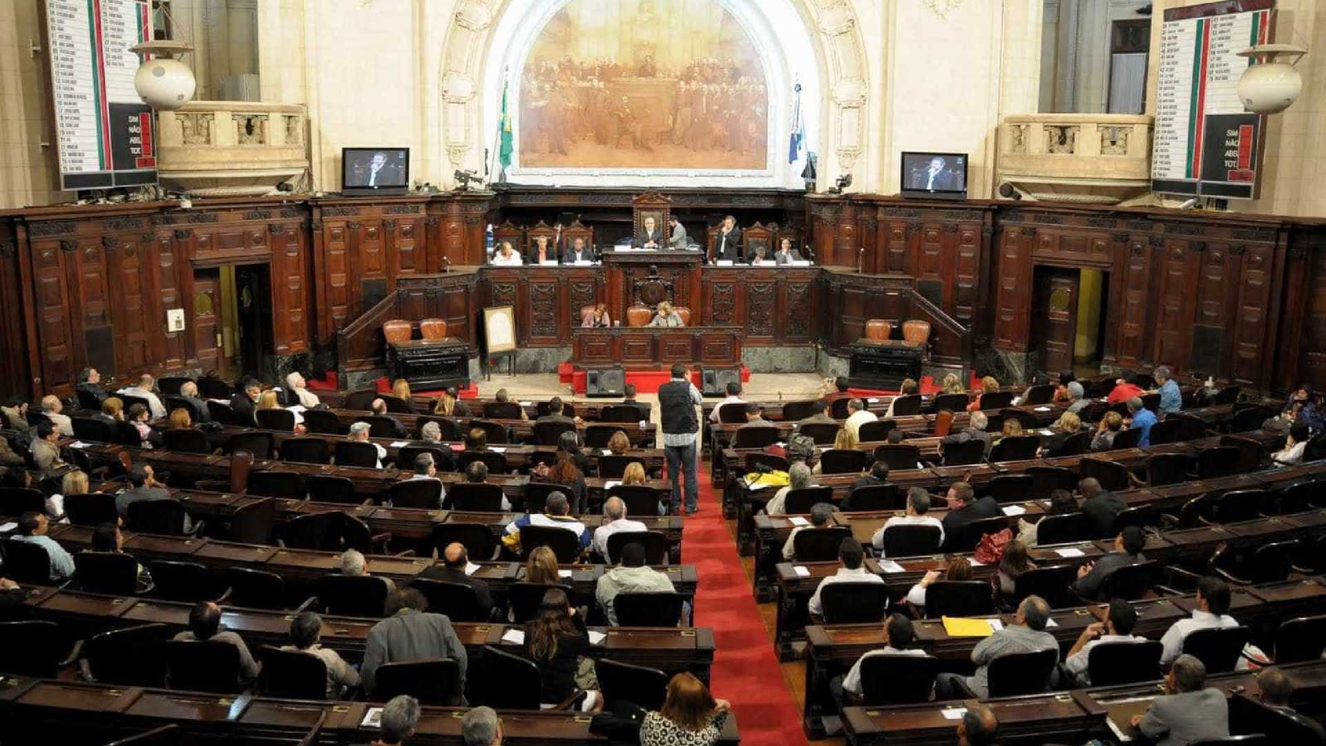 Assembleias gastam até R$ 4 milhões por lei aprovada