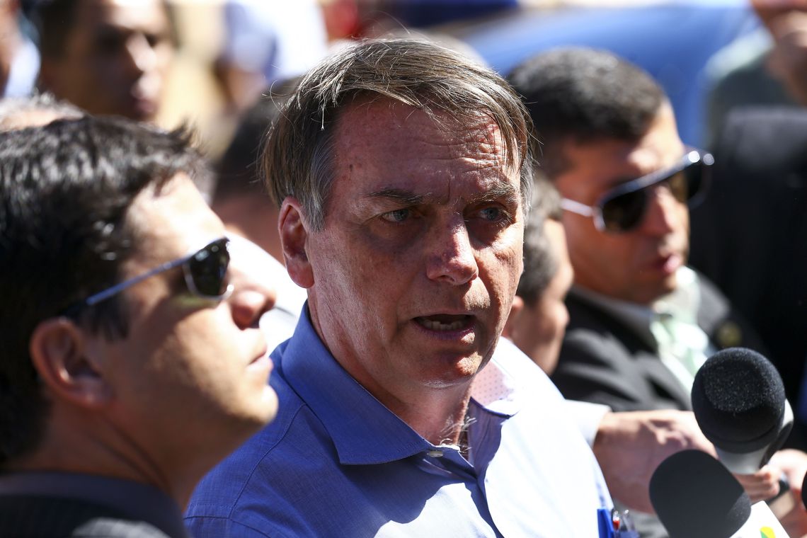 Bolsonaro volta a defender Escola sem Partido