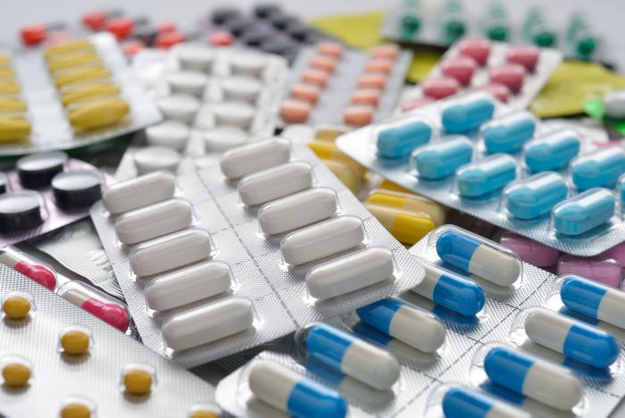 Governo de AL assina decreto que reduz até 20% preços em farmácias