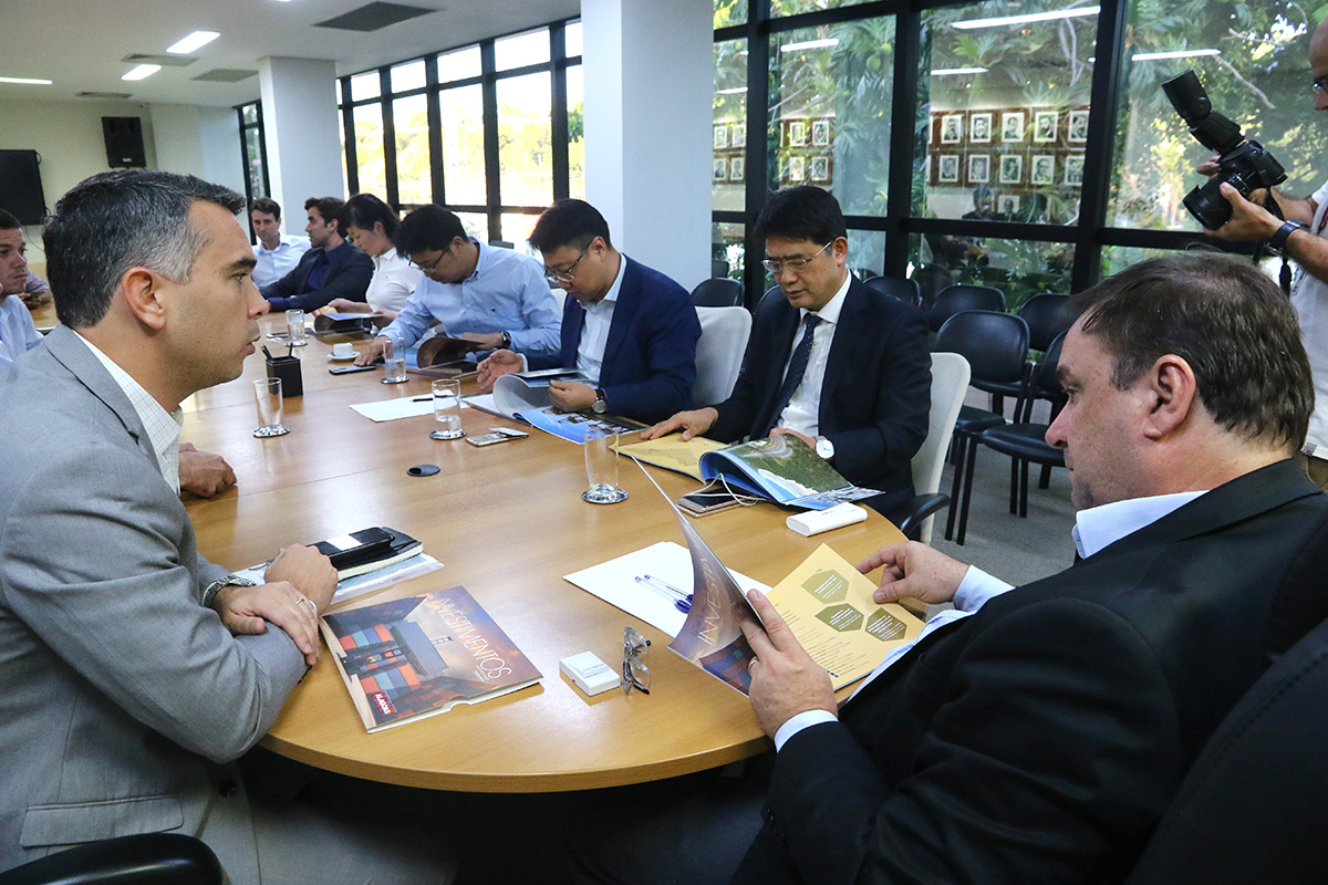 Governador em exercício discute atração de investimento para AL com empresários chineses