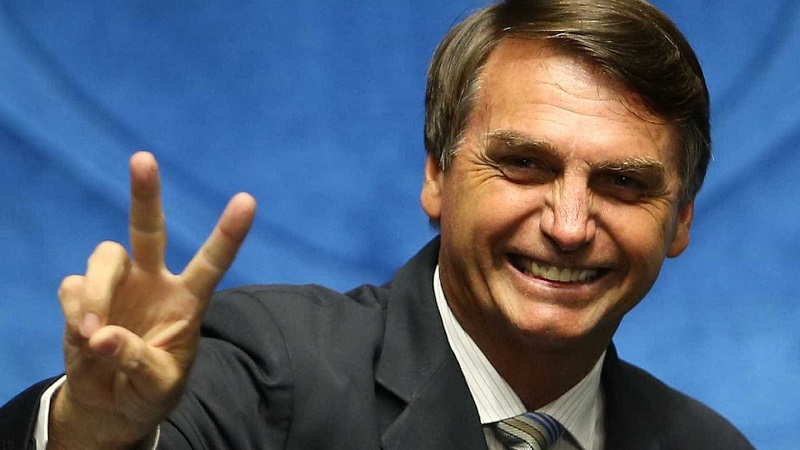 Bolsonaro é acusado de nepotismo ao empregar ex-mulher e parentes em cargo público