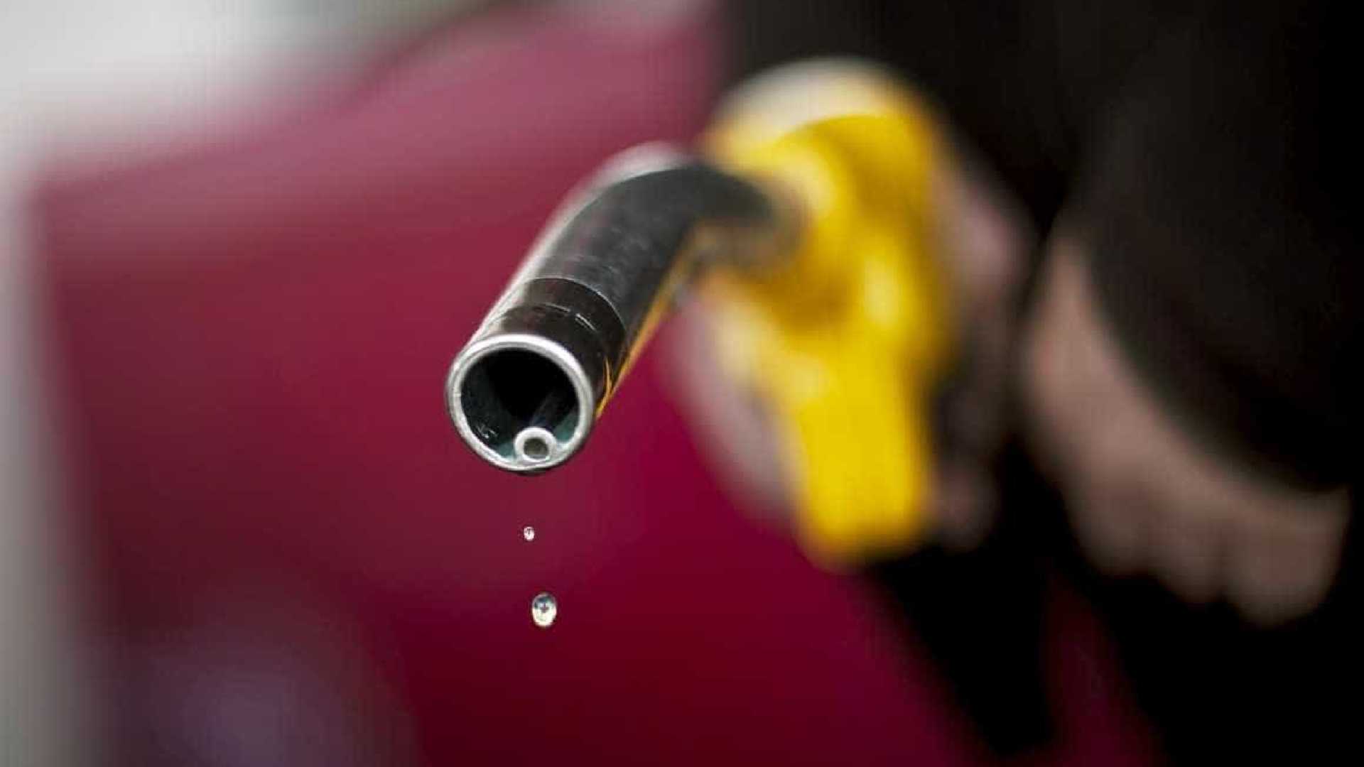 Petrobras anuncia queda de 0,50% no preço da gasolina