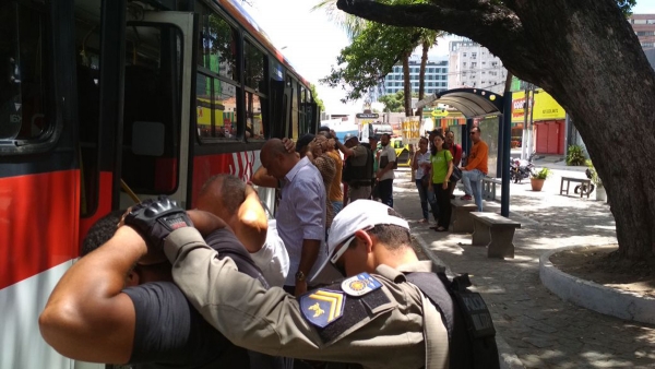 Alagoas reduz em 54% número de assaltos a ônibus na Capital