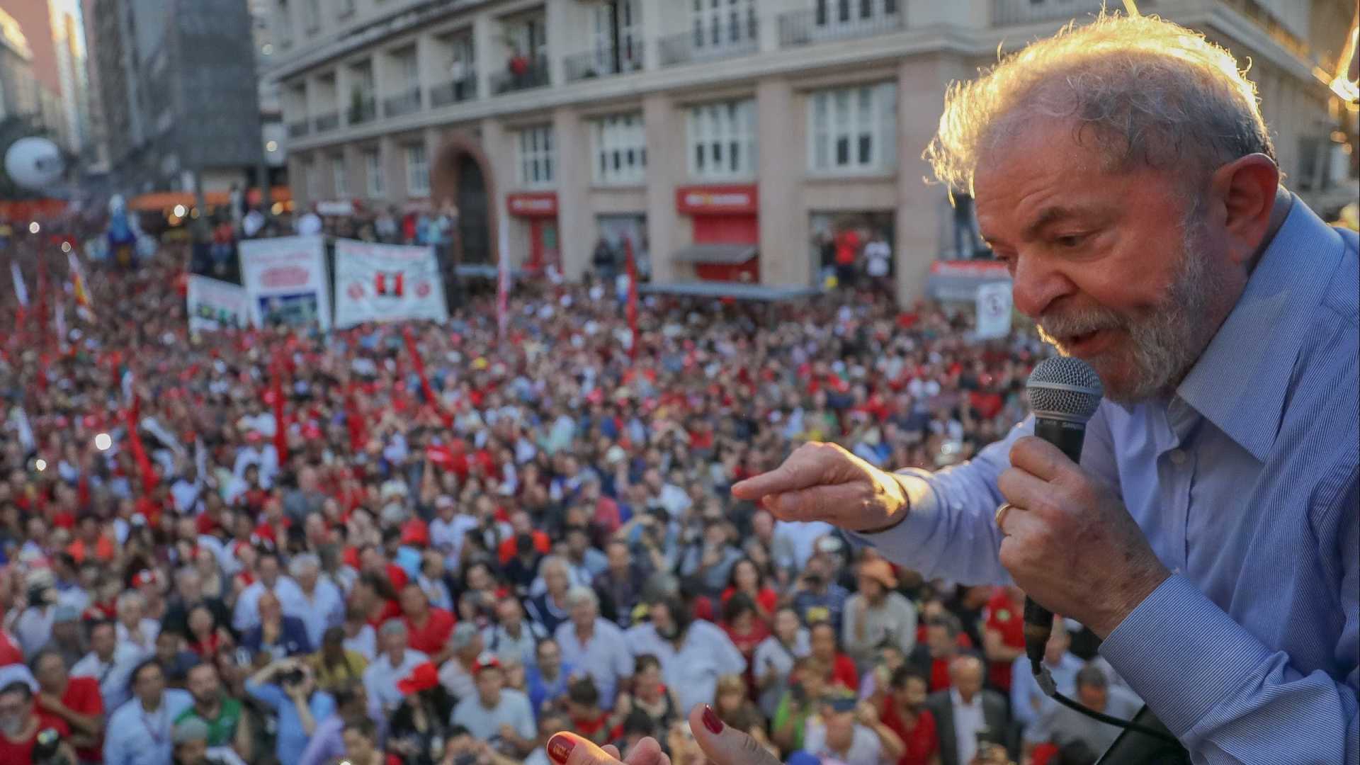 Após condenação, Lula mantém entre 34% e 37% das intenções de voto
