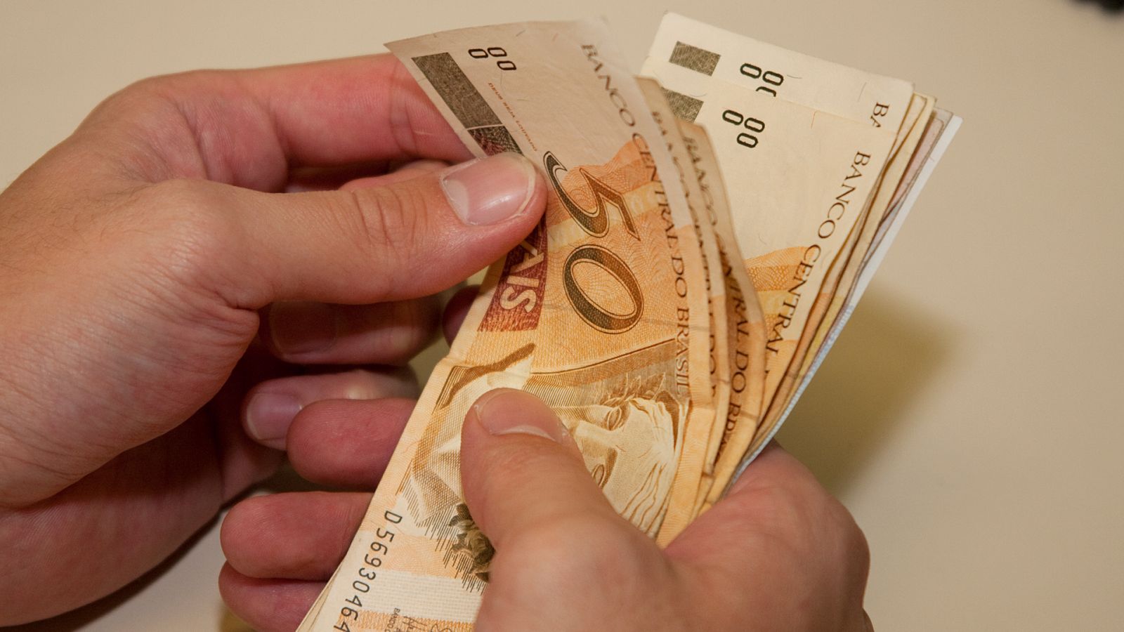 Salário mínimo de R$ 954 entra em vigor a partir de hoje