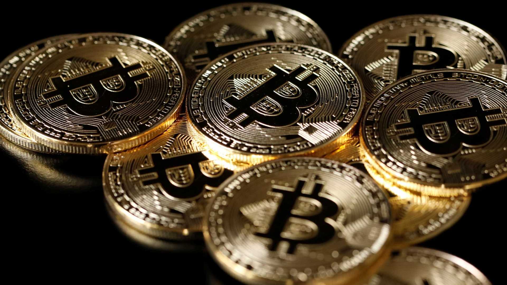 Bitcoin volta a ser negociado acima de US$ 10 mil