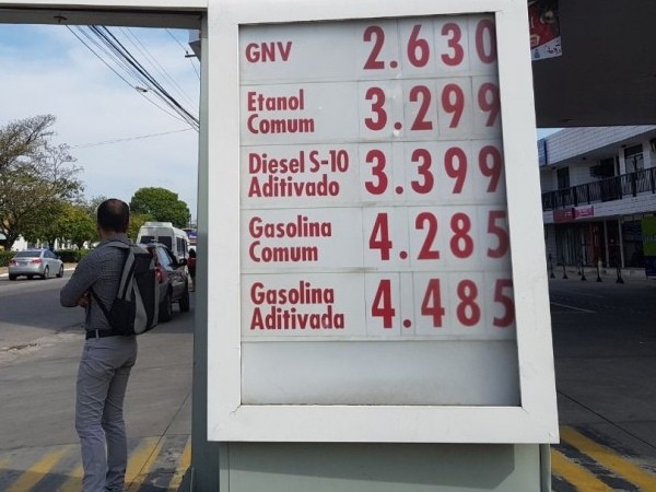Preço da gasolina dispara em Maceió e assusta condutores