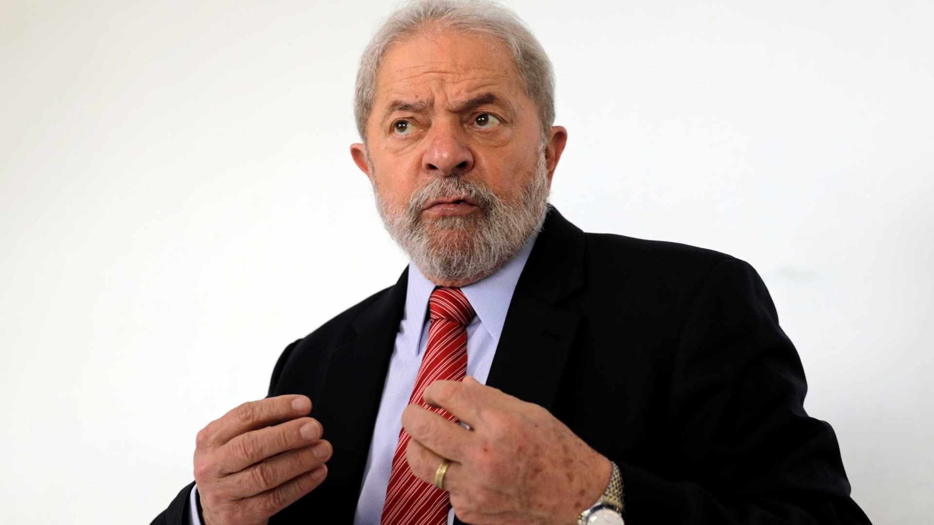 Lula presta depoimento sobre suposta mesada a irmão