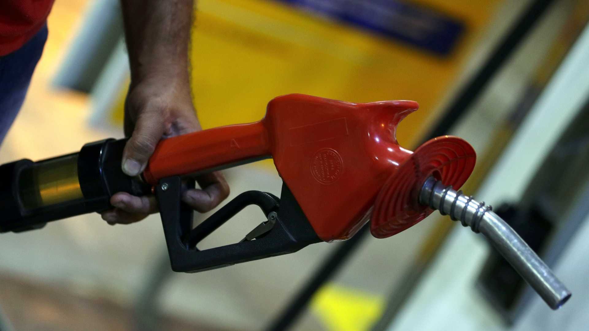 Gasolina recua em 13 Estados e no Distrito Federal