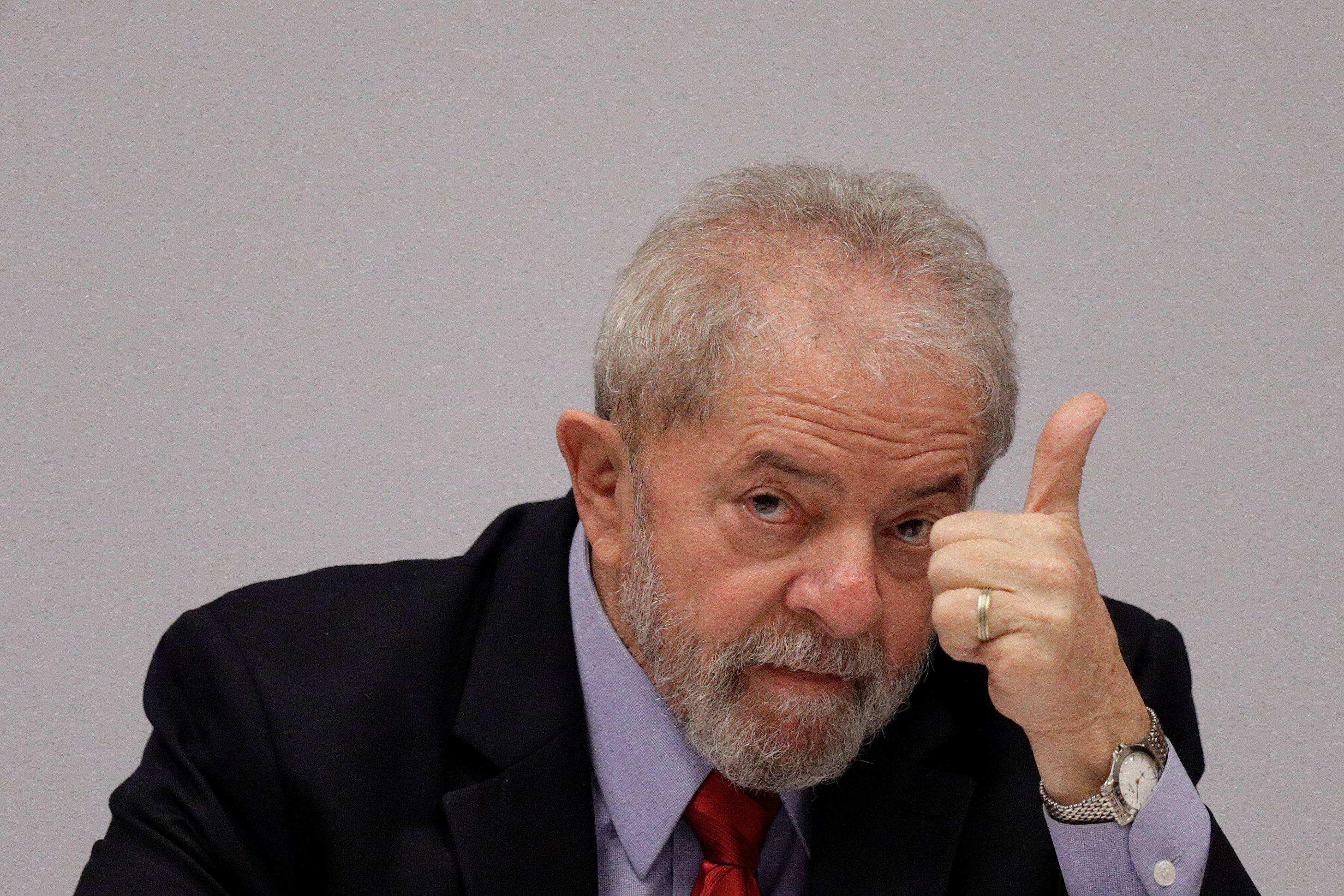 É preciso aparecer gente nova na política brasileira, diz Lula no RS