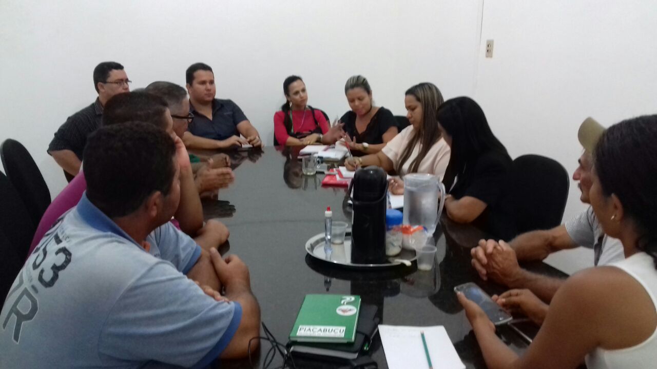 Prefeitura de Piaçabuçu e SEBRAE realizam reunião com agricultores e secretários para fortalecer o comércio local	Municípios