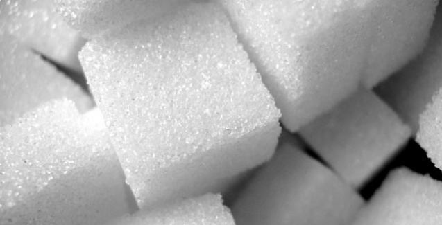 Açúcar: preços iniciam semana valorizados no mercado externo; Brasil tem queda