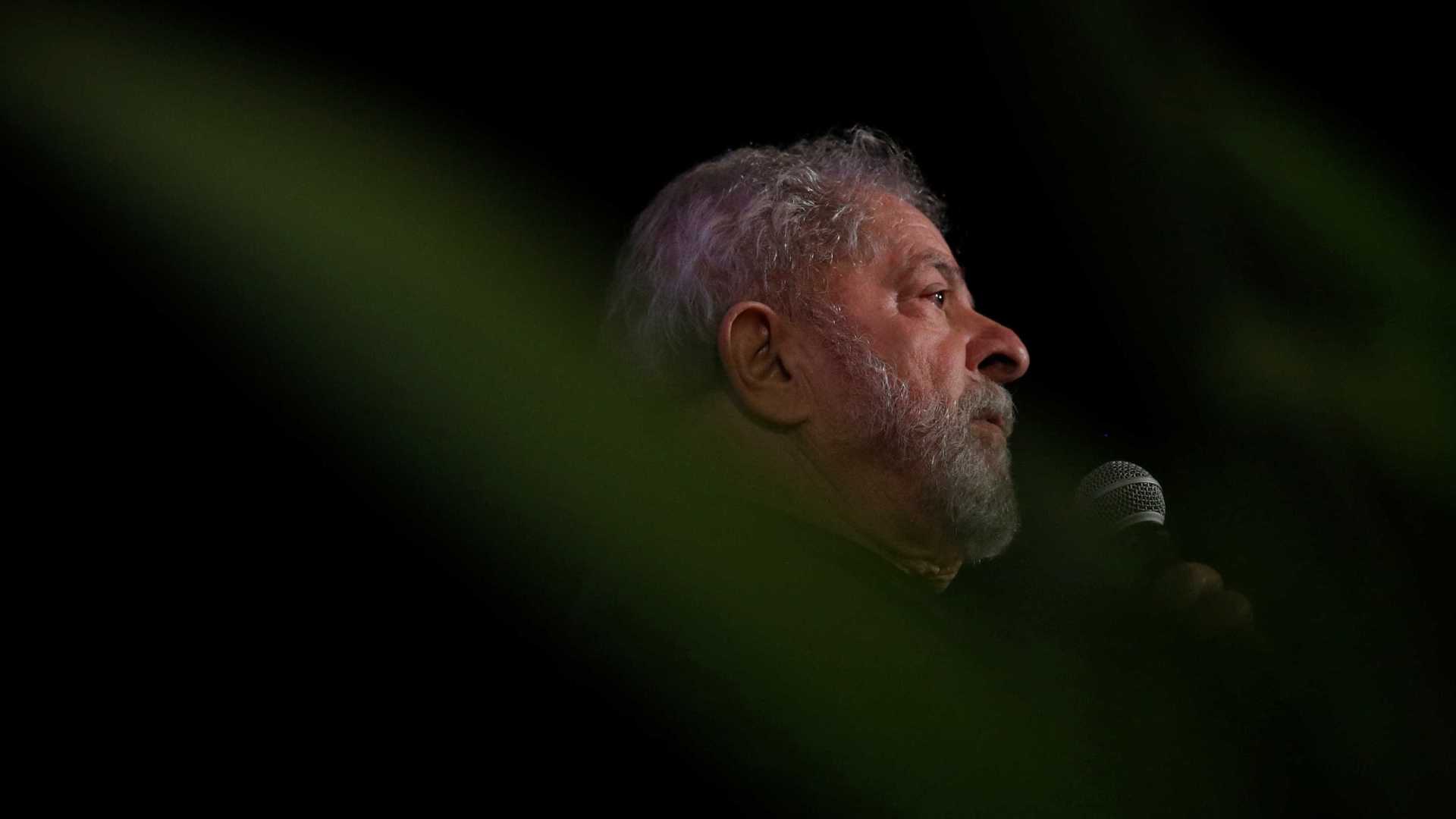 Eu me considero um inocente condenado e perseguido, afirma Lula
