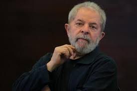 Defesa de Lula apresenta recursos para reverter condenação no STJ e STF e pede para se candidatar