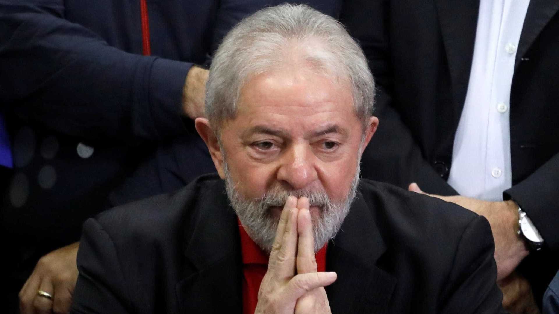 Juiz retira assessores, motoristas e benefícios de Lula