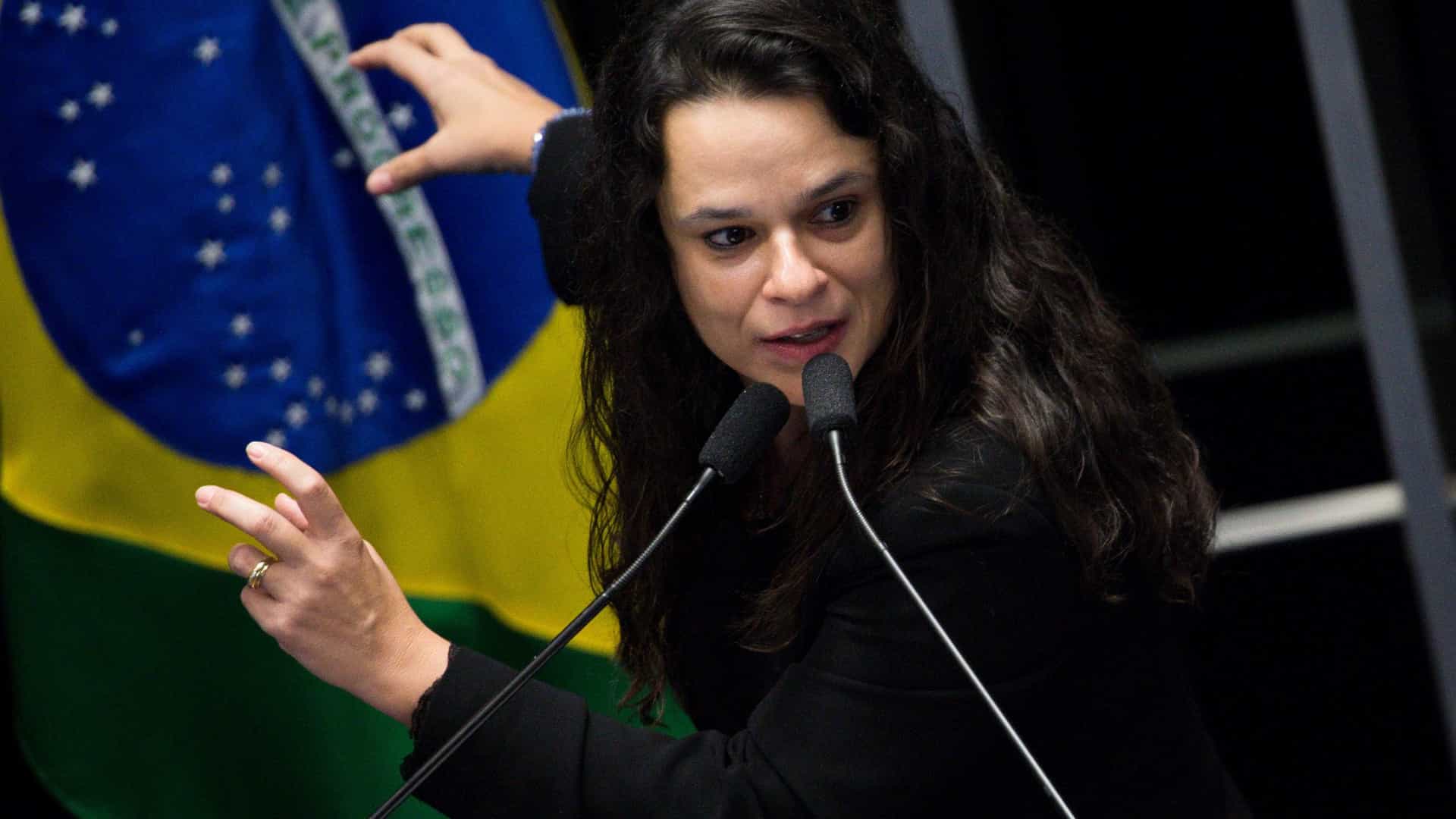 Janaina pede impeachment de Toffoli por beneficiar Flávio Bolsonaro
