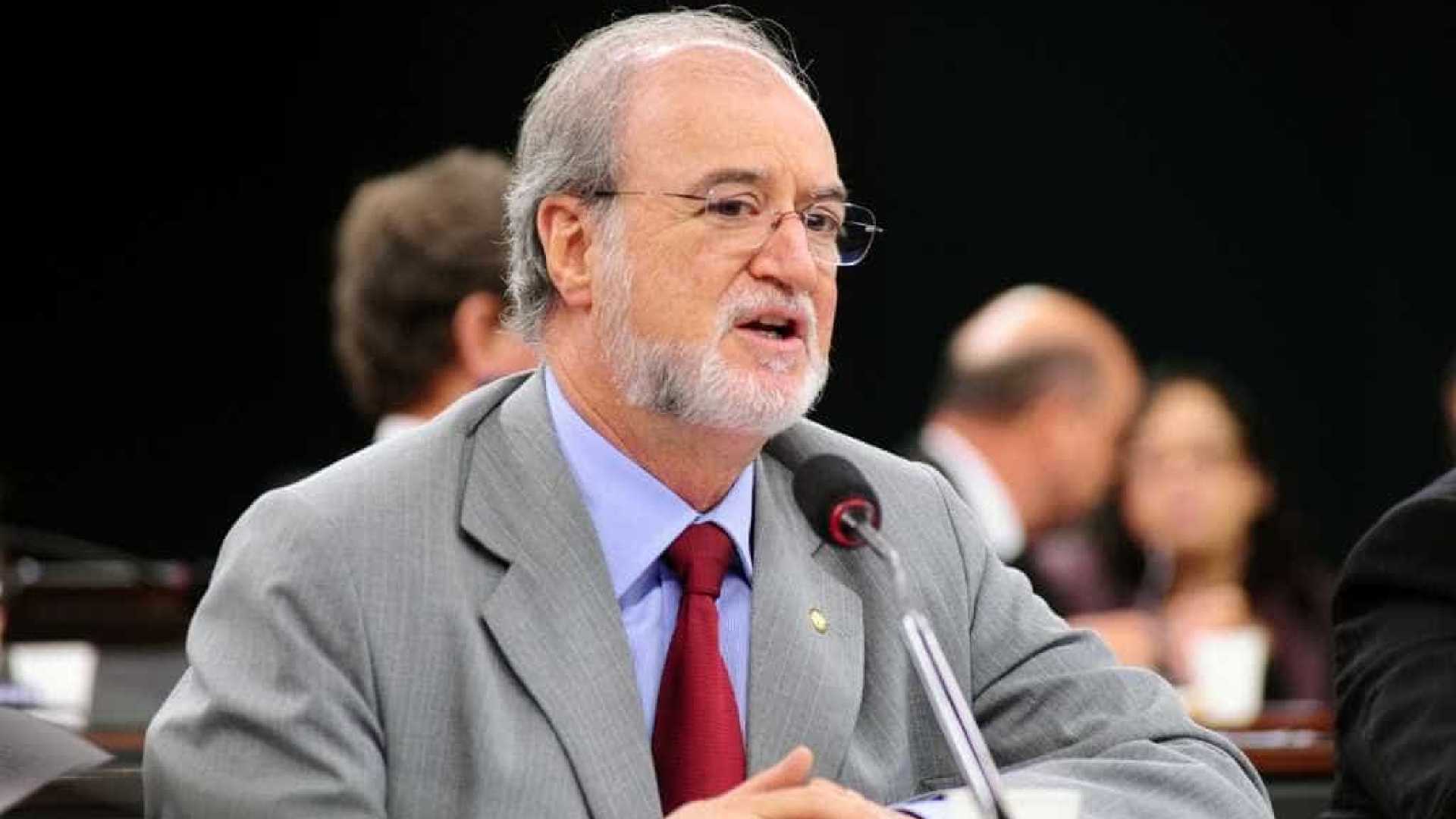 Ex-governador Azeredo é considerado foragido pela Polícia Civil