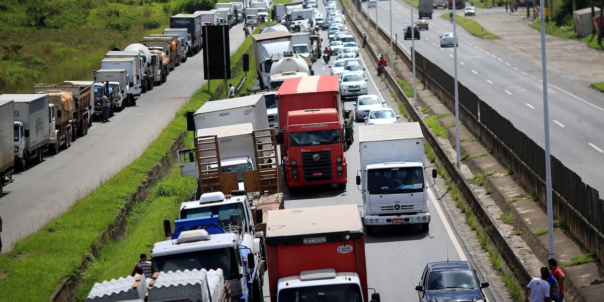 Perdas com a greve dos caminhoneiros superam R$ 75 bilhões