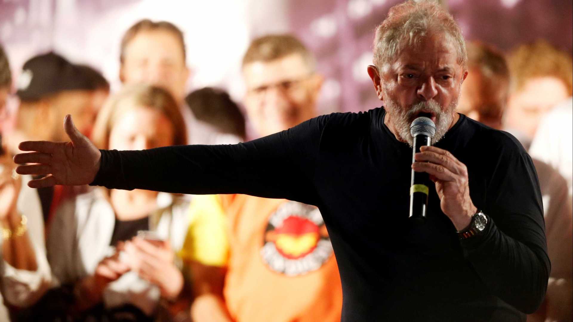 Lula afirma que até adversários devem defender sua candidatura