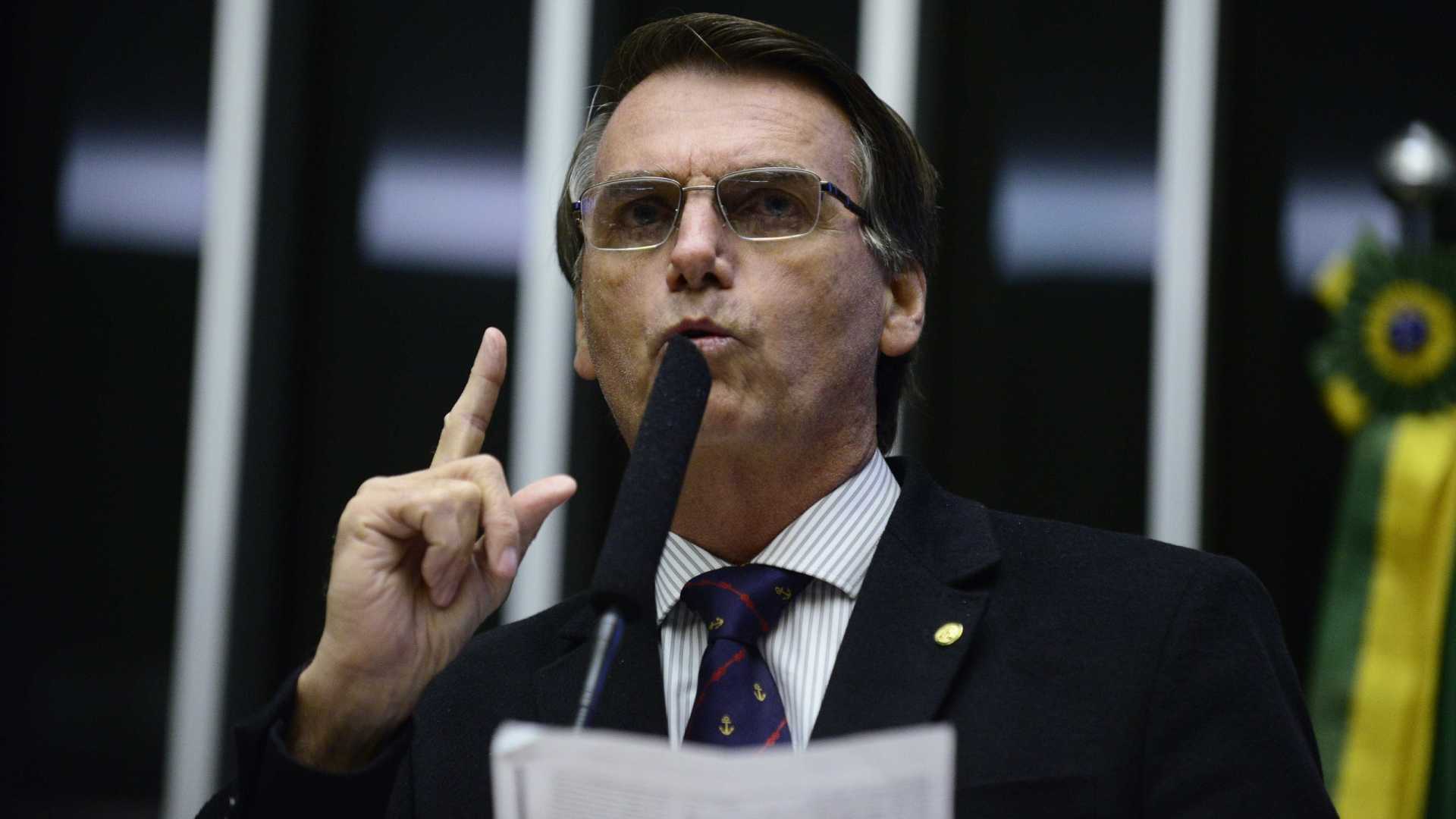 MPF pede multa de R$ 300 mil para Bolsonaro por racismo
