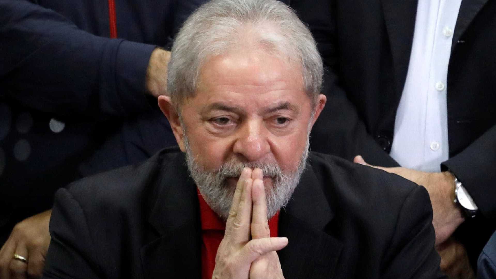Defesa de Lula pede liberdade de ex-presidente ao TRF-4