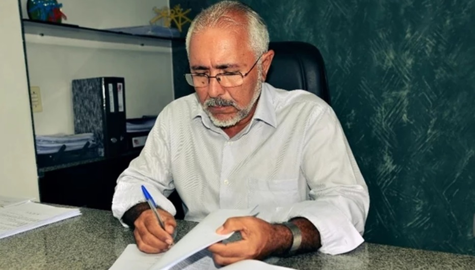 Prefeitura de Delmiro Gouveia deve demitir centenas de servidores