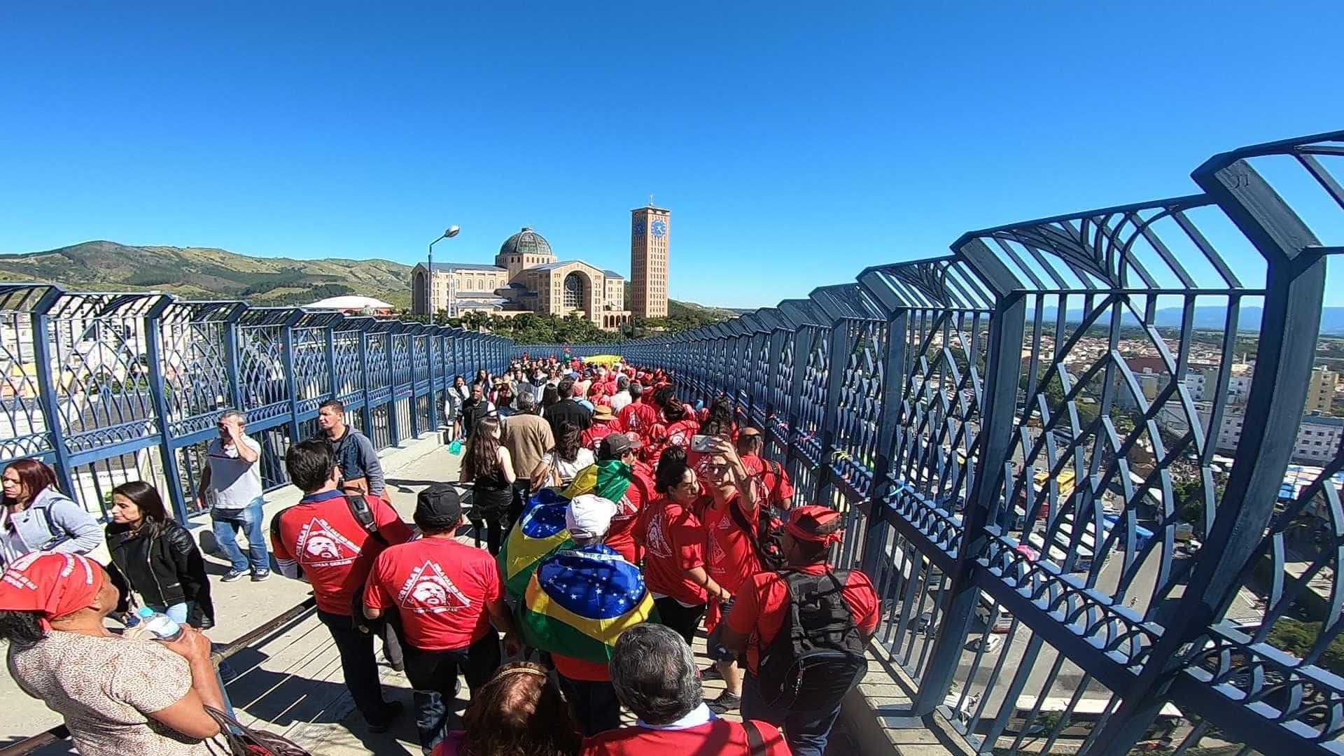Mesmo com crítica do santuário, petistas vão a Aparecida rezar por Lula