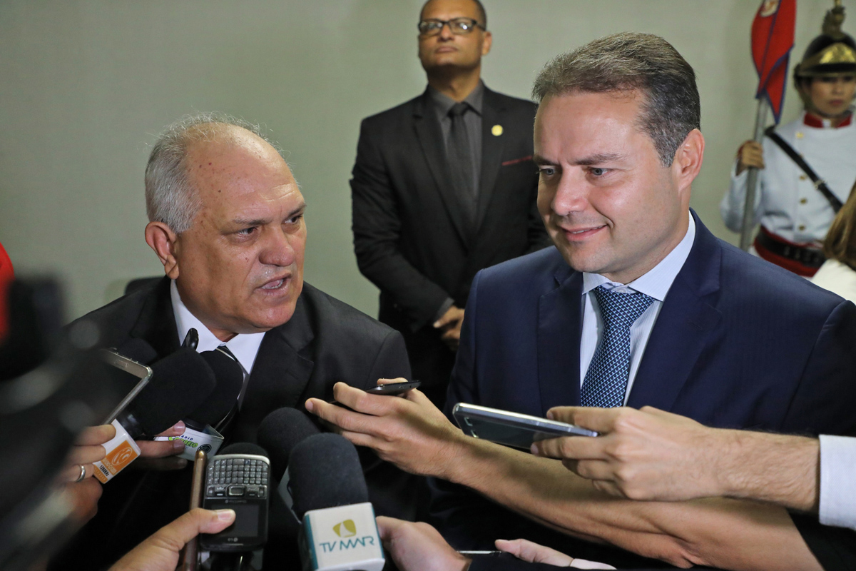 Renan Filho transmite cargo de governador a Otávio Praxedes