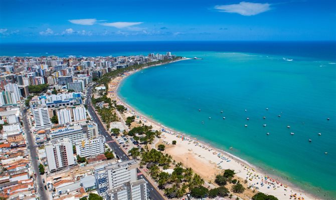 Turismo de Alagoas lidera no Nordeste e fica atrás apenas de RJ e São Paulo