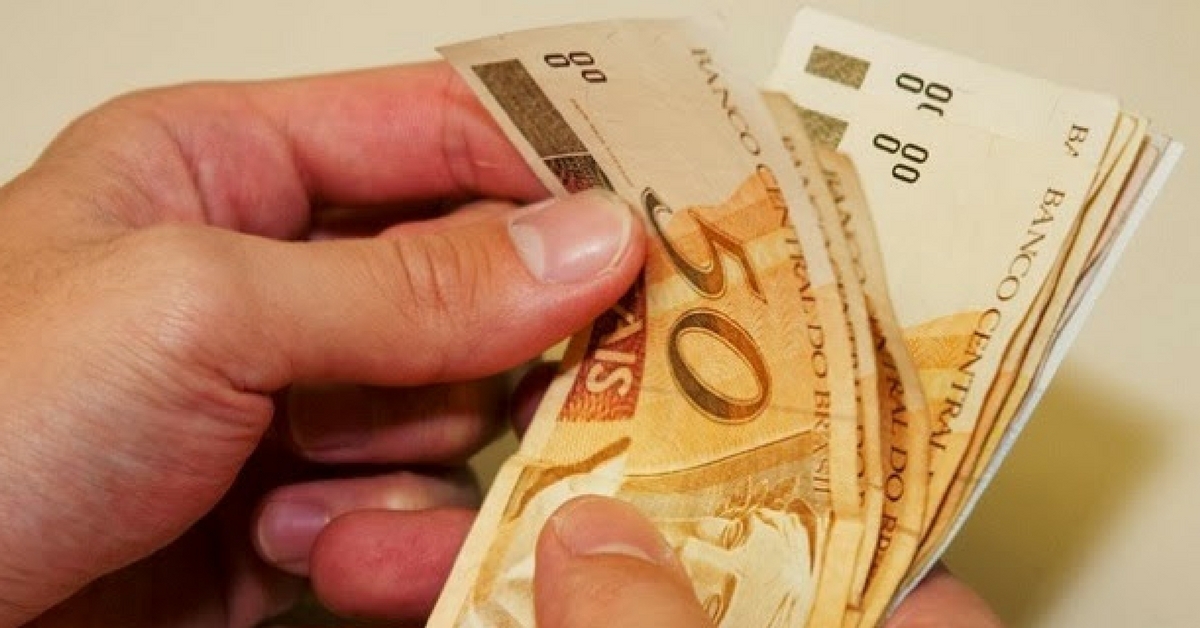Governo estima que salário mínimo ficará abaixo de mil reais em 2019
