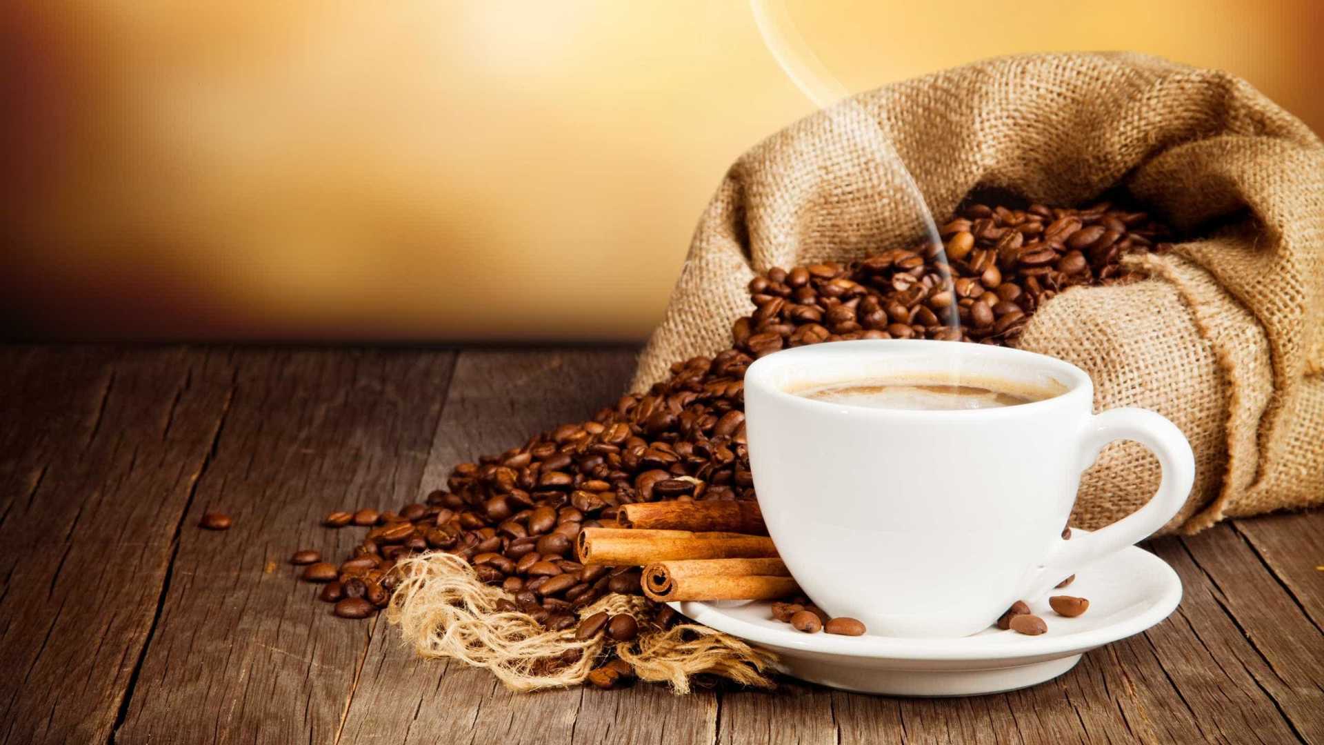 Produtores brasileiros de café e açúcar lucram com alta do dólar