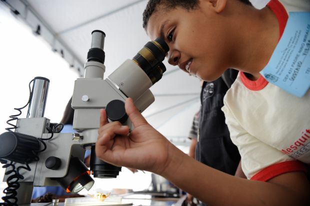 Ciência é 10 capacita professores para modernizar ensino de ciência