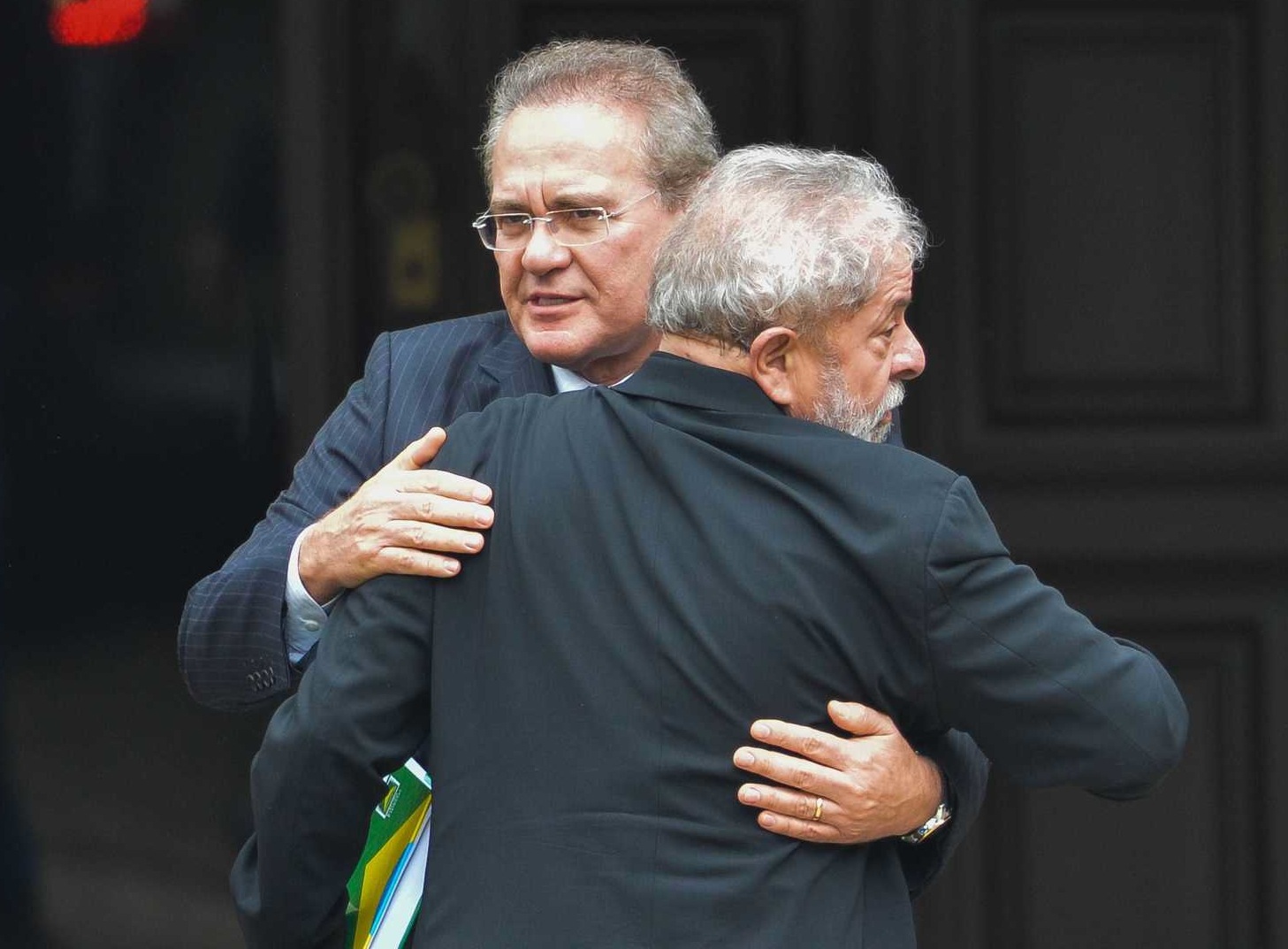 Calheiros sai em defesa de Lula: “deve ser candidato”