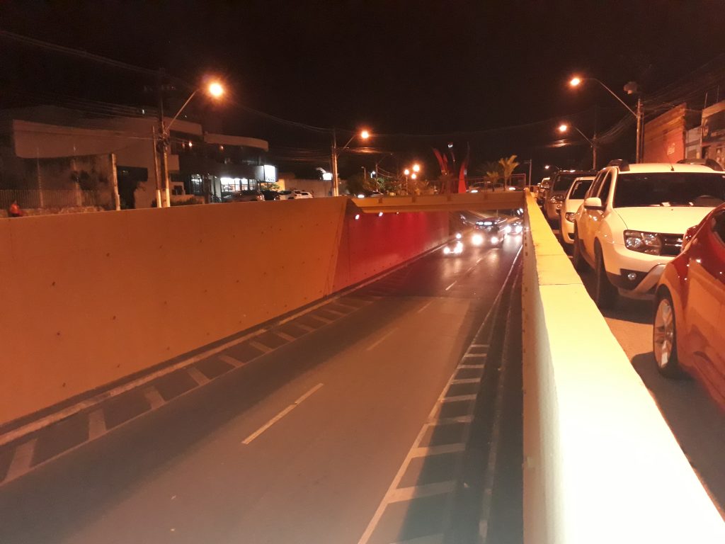 Setembro Vermelho: viadutos recebem iluminação especial