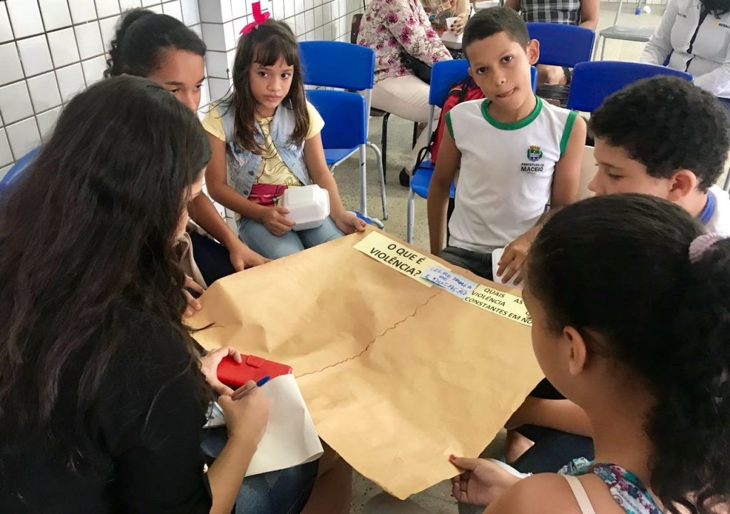 Crianças e adolescentes discutem direitos em conferência