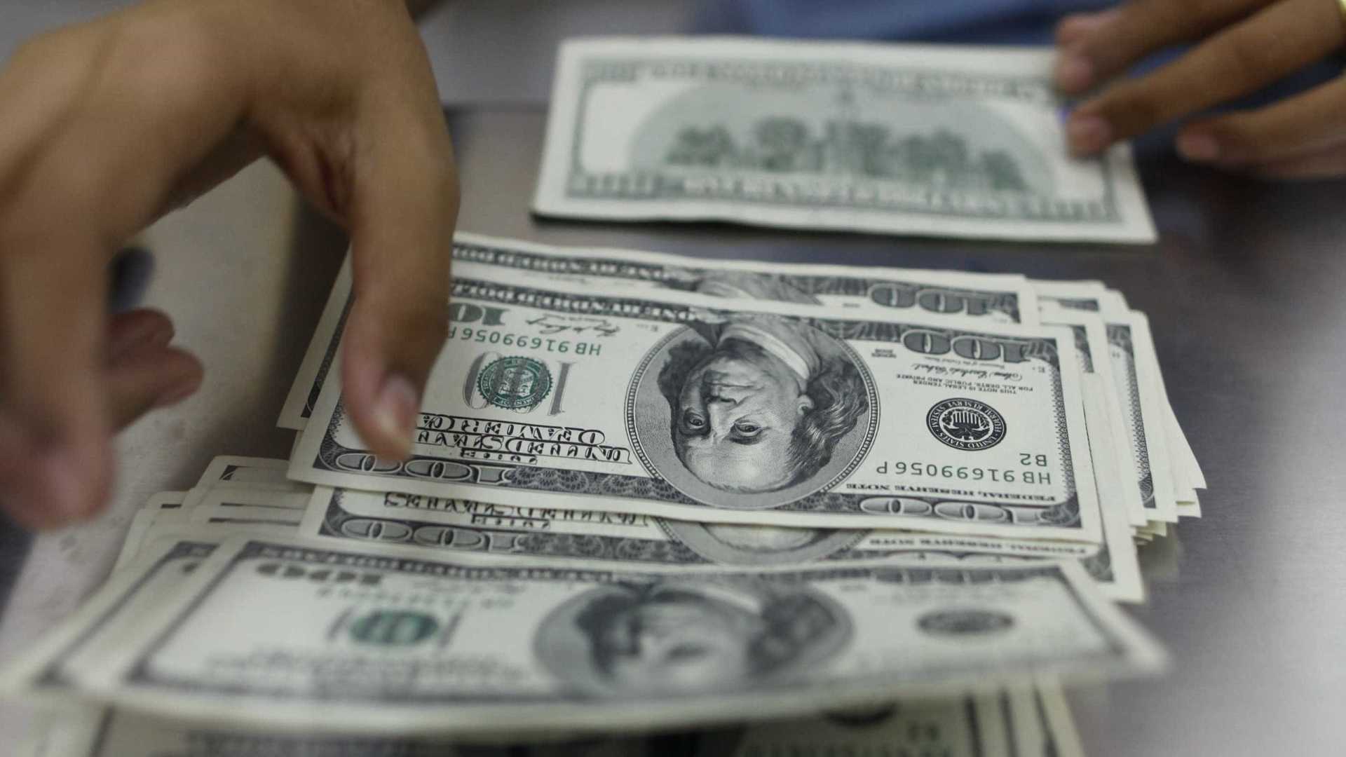 Dólar deve voltar a oscilar na próxima semana, afirmam analistas