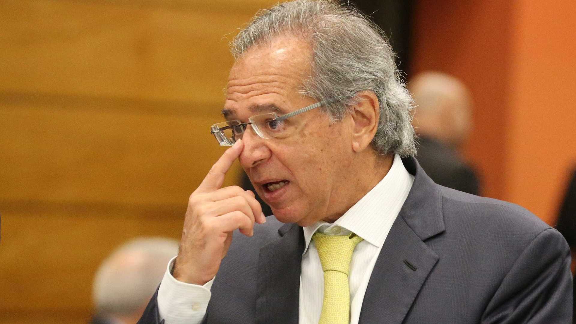 Economista de Bolsonaro se beneficiou com fraude de corretora, diz juiz