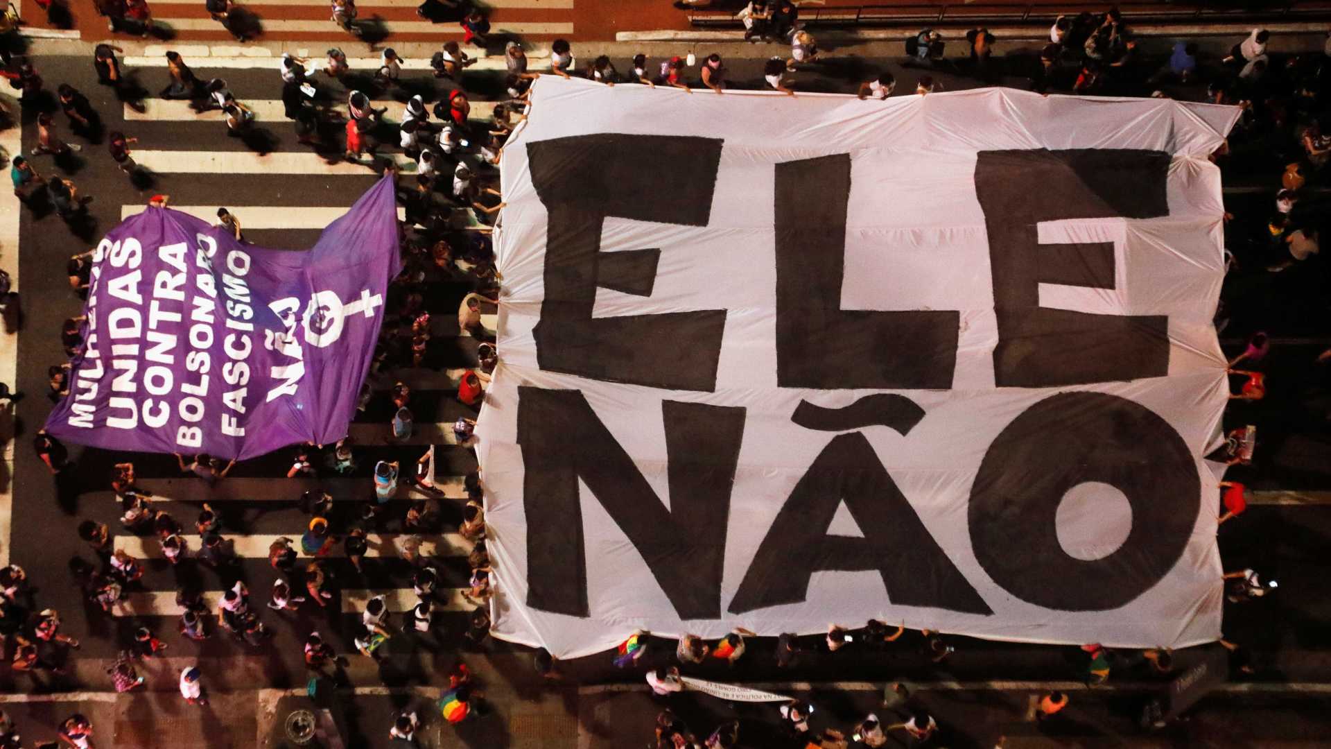 Atos anti-Bolsonaro levam milhares às ruas