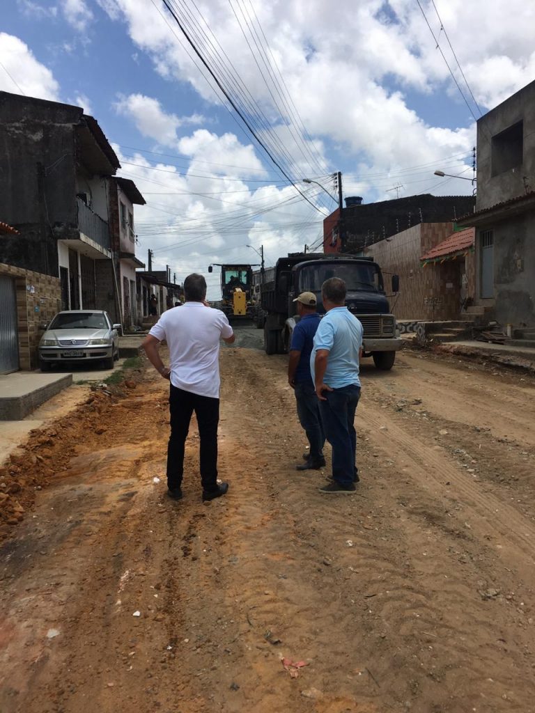 Bairros da parte alta de Maceió recebem obras de pavimentação