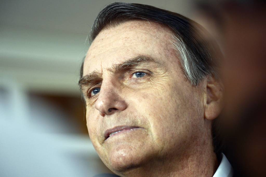 Agenda armamentista de Bolsonaro desagrada parte da bancada de Temer