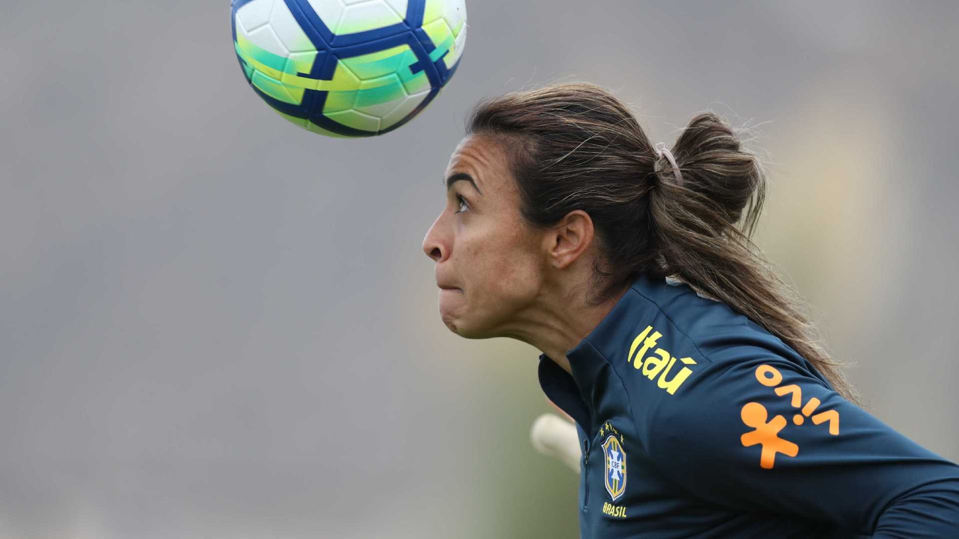 Após faturar prêmio da Fifa, Marta é finalista ao Bola de Ouro