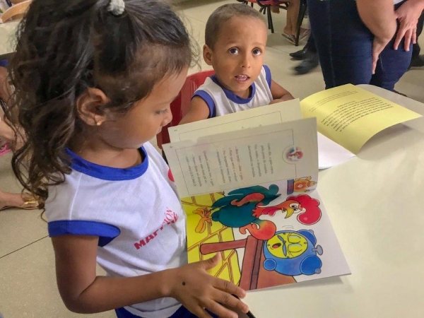 Campanha da Seprev doa livros educativos para crianças atendidas por ONG
