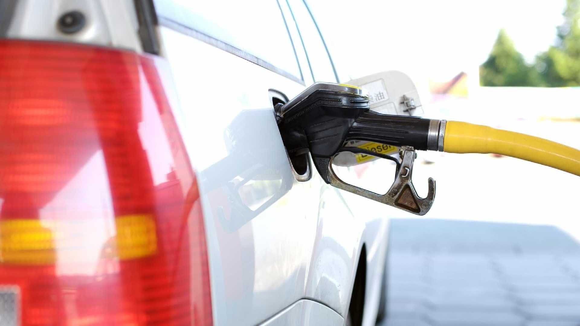 Postos seguram repasse da queda da gasolina e aumentam margem de lucro