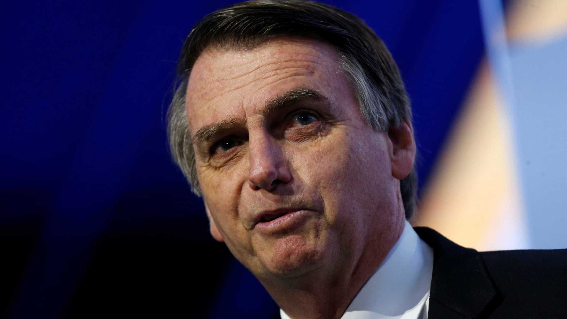 Bolsonaro critica questão sobre travesti em prova do Enem: Nada a ver