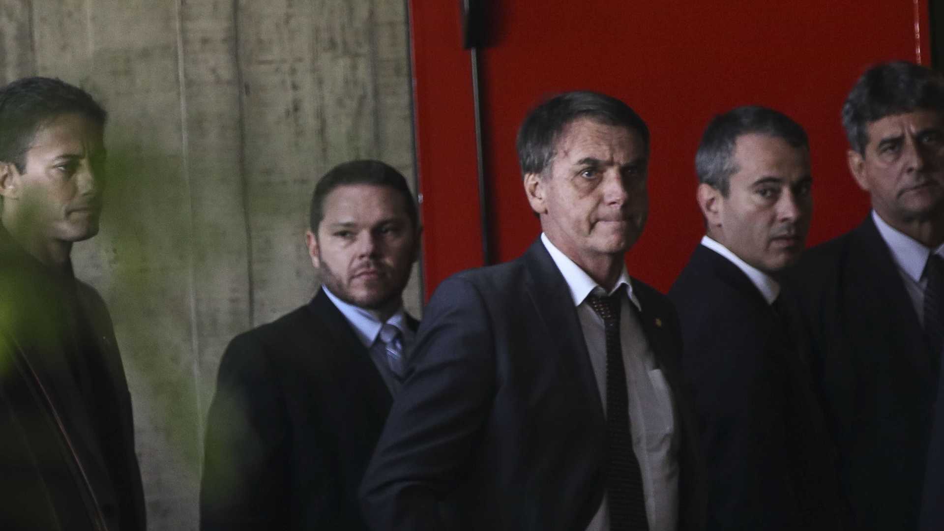 Bolsonaro reúne-se com ministros do TSE na sede do tribunal