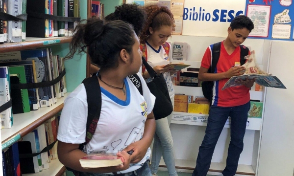 Ronda no Bairro leva literatura, cultura e diversão para estudantes de Maceió